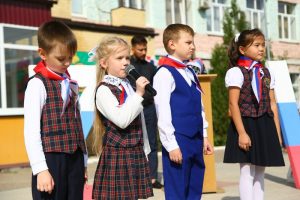 В одной из школ города Астрахани увековечили память Героя СВО